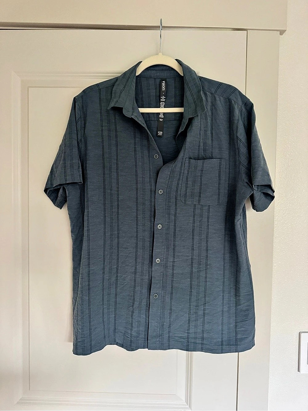 Vuori Men's Striped Short Sleeve Shirt Size Large